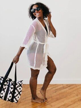 Medium Kona Cove Tyvek Splashproof Beach Zipper Tote